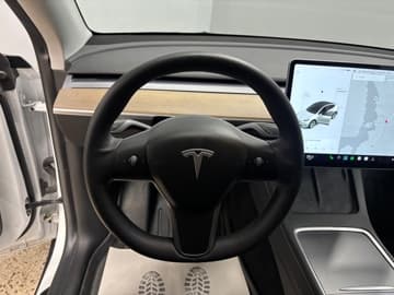 Tesla Model Y bilde 14