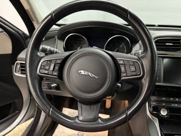 Jaguar XE bilde 18